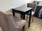 2 barkrukken ‘et hoge tafel, Ophalen