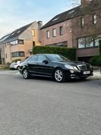 Mercedes classe E 200, Autos, Mercedes-Benz, Berline, 4 portes, Noir, Cuir et Tissu
