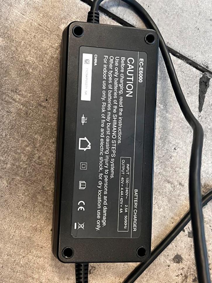Shimano Steps BT-E6000/BT-E8000-Snellader 36V 4A | EC-E6000, Fietsen en Brommers, Fietsaccessoires | Fietsaccu's, Zo goed als nieuw