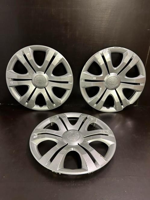 3 Skoda Fabia octavia roomster scala 15" wieldoppen, Auto diversen, Wieldoppen, Gebruikt, Ophalen of Verzenden