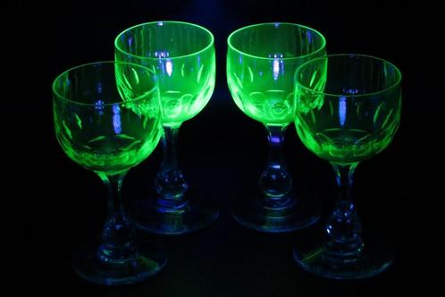 Val Saint Lambert - 4 kristallen portoglazen in uranium glas, Antiek en Kunst, Antiek | Glaswerk en Kristal, Ophalen of Verzenden