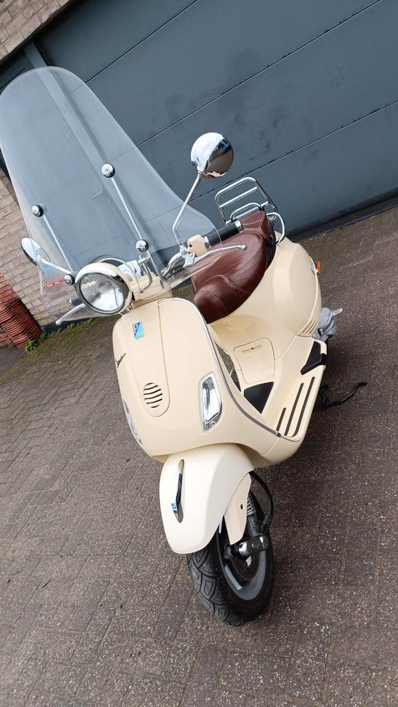 Vespa lxv50 met slechts 9336 km, Fietsen en Brommers, Scooters | Vespa, Zo goed als nieuw, Vespa LXV, Klasse B (45 km/u), Tweetakt