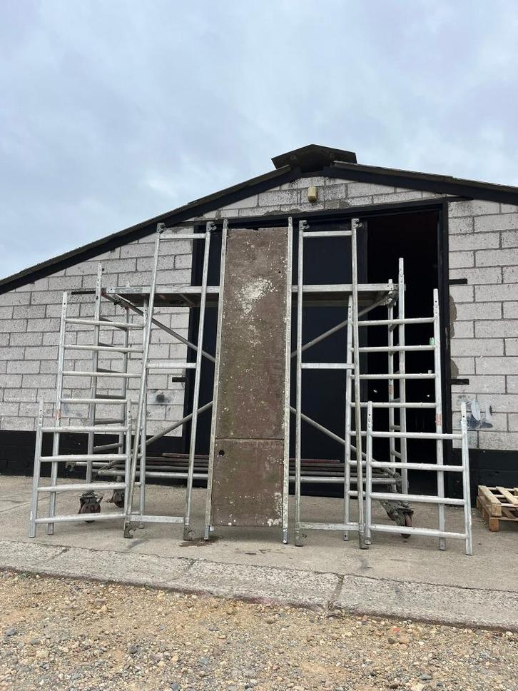 Layher Uni rolsteiger (6m50), Doe-het-zelf en Bouw, Steigers, Gebruikt, Rolsteiger of Kamersteiger, 5 meter of hoger, Verzenden