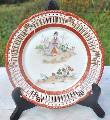 assiette murale porcelaine ajourée decor asiatique  beschikbaar voor biedingen