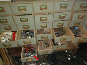 Volledig atelier materiaal elektronica en elektromechanica beschikbaar voor biedingen