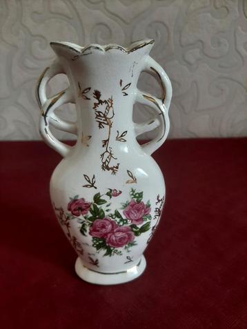 Vintage siervaasje met rozenmotief – met gouden accenten beschikbaar voor biedingen