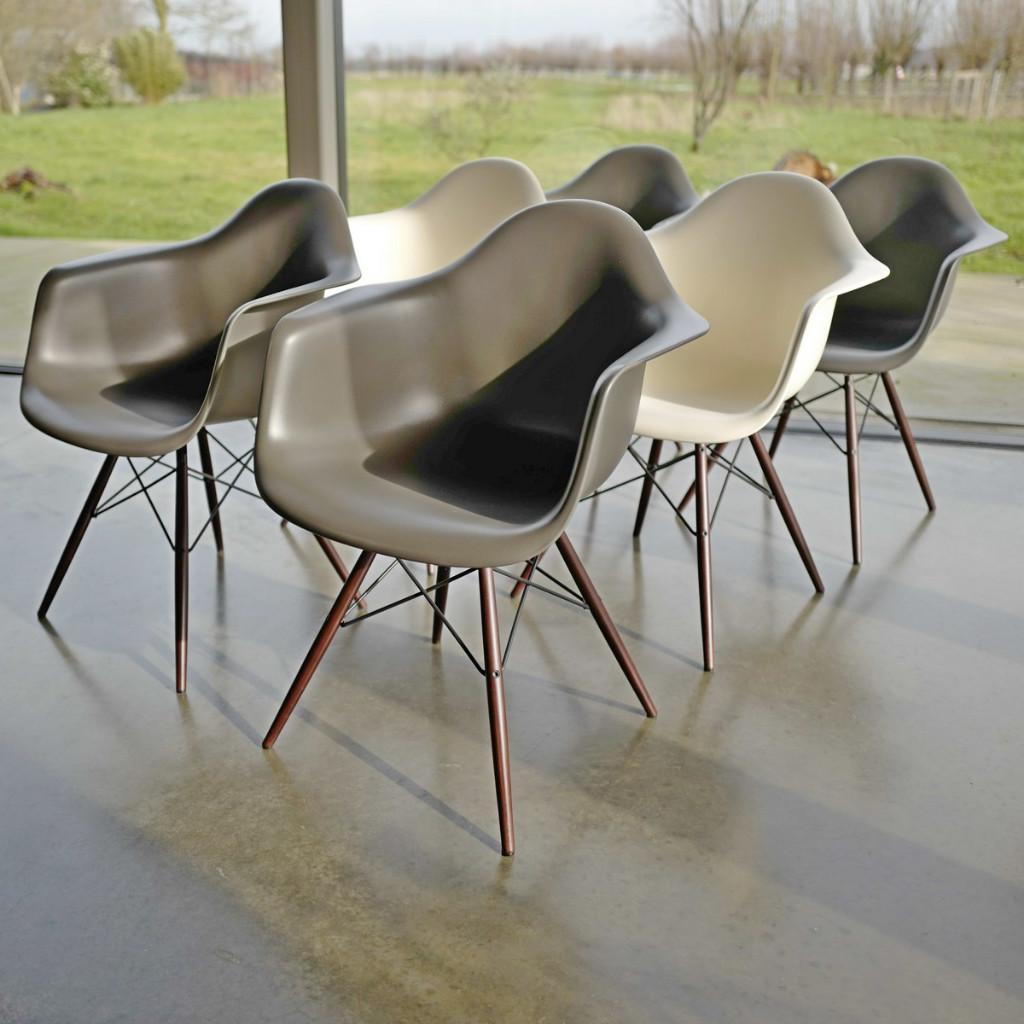 Stoelen Vitra Eames DAW 4 stuks grijs, Huis en Inrichting, Stoelen, Zo goed als nieuw, Hout, Kunststof, Grijs, Verzenden