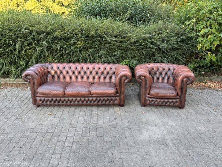 Canapé Chesterfield et fauteuil, Huis en Inrichting, Zetels | Complete zithoeken, Zo goed als nieuw, Leer, Ophalen of Verzenden