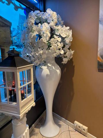 Twee vazen met orchidee voor 700€ beschikbaar voor biedingen