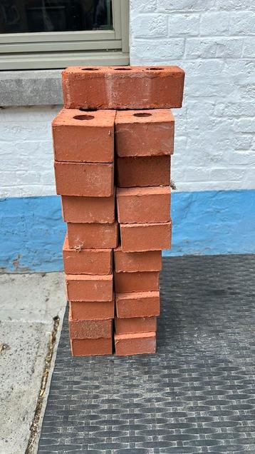 Lot de 19 briques. beschikbaar voor biedingen