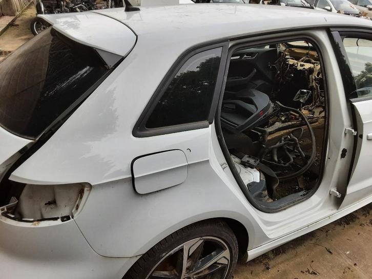 SPATBORD RECHTS ACHTER Audi A3 Sportback (8VA / 8VF), Auto-onderdelen, Carrosserie, Spatbord, Audi, Achter, Rechts, Gebruikt