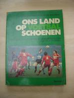 voetbalboek ons land, Boeken, Sportboeken, Ophalen of Verzenden, Zo goed als nieuw