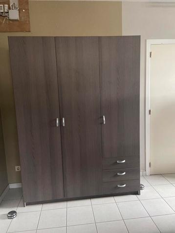 Kleerkast 3 deuren beschikbaar voor biedingen