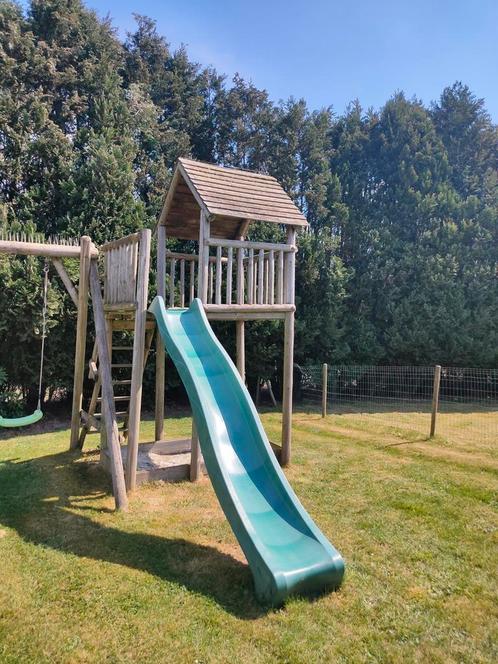 Speelhuisje met glijbaan en onderin zandbak, Kinderen en Baby's, Speelgoed | Buiten | Speeltoestellen, Gebruikt, Glijbaan, Zandbak
