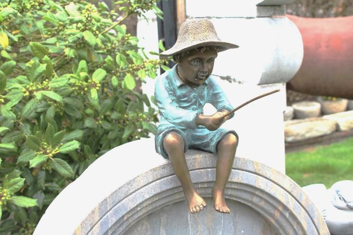 Standbeeld van een zittende visser in gepatineerd brons, Tuin en Terras, Vijvers, Nieuw, Ophalen