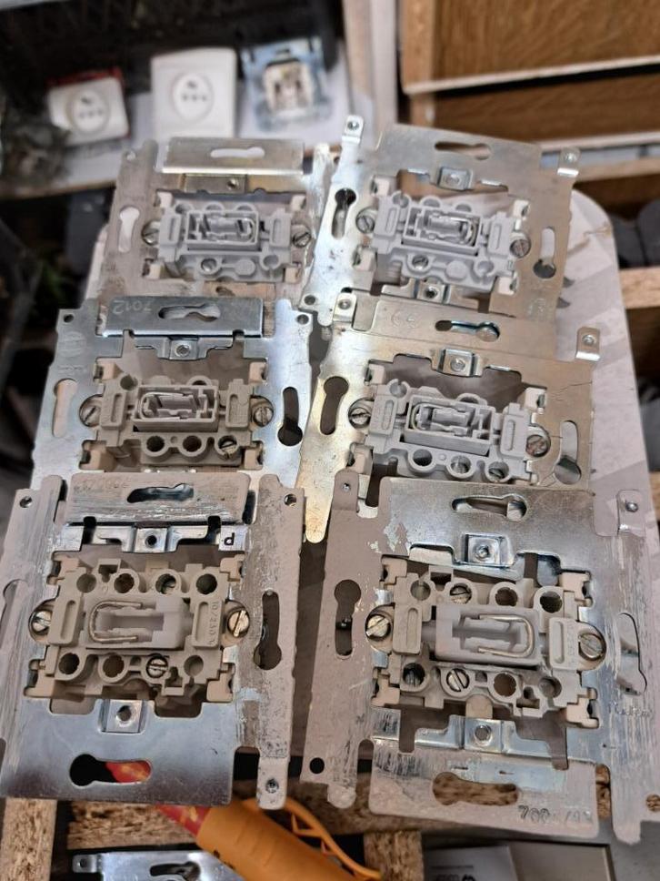 niko pr20, Doe-het-zelf en Bouw, Elektriciteit en Kabels, Gebruikt, Ophalen of Verzenden