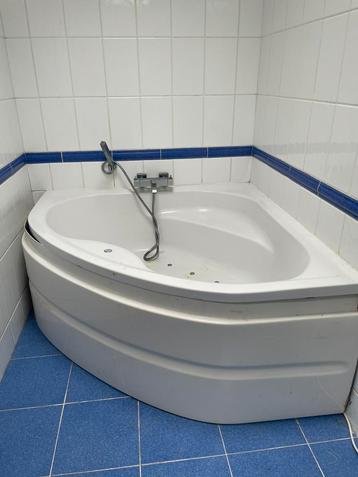 Bad met kraan beschikbaar voor biedingen