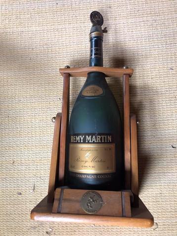 Remy Martin Cognac 3 liter lege fles in hout schenk armatuur