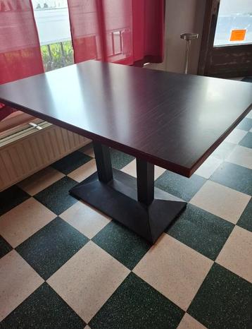 Tafels  beschikbaar voor biedingen