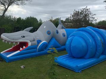 Springkasteel Sharktunnel te koop beschikbaar voor biedingen
