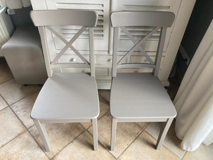 2 chaises en bois peintes en gris., Huis en Inrichting, Stoelen, Gebruikt, Twee, Hout, Grijs, Ophalen