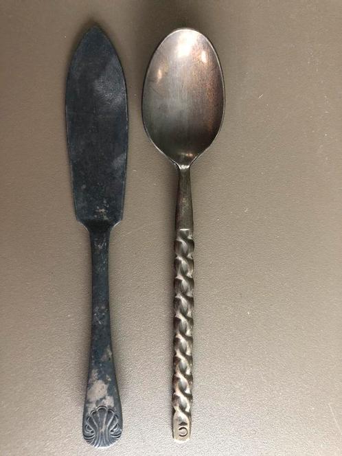 Verzilverd mesje en lepeltje uit Engeland, Antiek en Kunst, Antiek | Zilver en Goud, Zilver, Ophalen of Verzenden