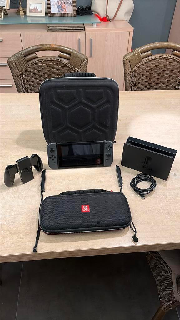 Nintendo Switch + Accessoires + 6 Jeux + Carte SD, Consoles de jeu & Jeux vidéo, Jeux | Nintendo Switch, Comme neuf, Enlèvement ou Envoi