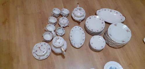 Oud servies met bloemetjes motief, Antiek en Kunst, Antiek | Servies compleet, Ophalen