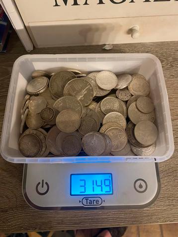 Lot zilveren munten te koop beschikbaar voor biedingen