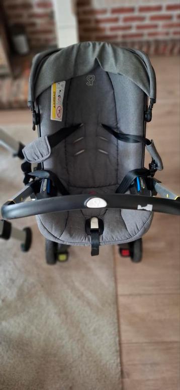 Doona + x2 Auto isofox + Baby insert, Enlèvement, Utilisé