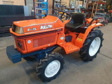 Tracteur 4x4 kubota 19 cheveaux 3 cylindres  super etat