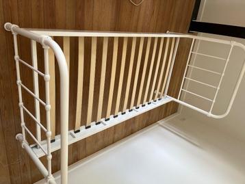 Bed 1 persoon vintage model, Huis en Inrichting, Slaapkamer | Bedden, Ophalen, 90 cm, Eenpersoons, Wit