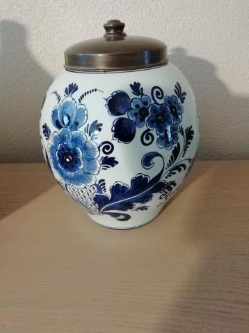 Delfts blauw pot (tabak?) perf staat. 