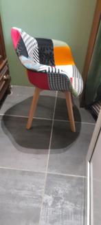 Fauteuil multi couleur en parfait état., Enlèvement