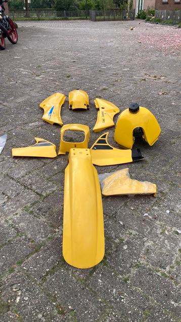 Suzuki Tsx 50/80 Tankset Geel compleet set Water/Lucht, Fietsen en Brommers, Ophalen, Kap