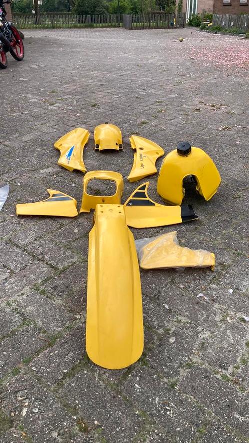 Suzuki Tsx 50/80 Tankset Geel compleet set Water/Lucht, Fietsen en Brommers, Brommeronderdelen | Algemeen, Kap, Ophalen