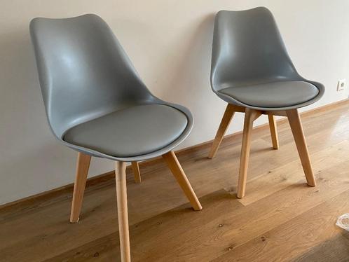 2 splinternieuwe stoelen Scandinavische stijl, Huis en Inrichting, Stoelen, Nieuw, Twee, Hout, Kunststof, Grijs, Ophalen