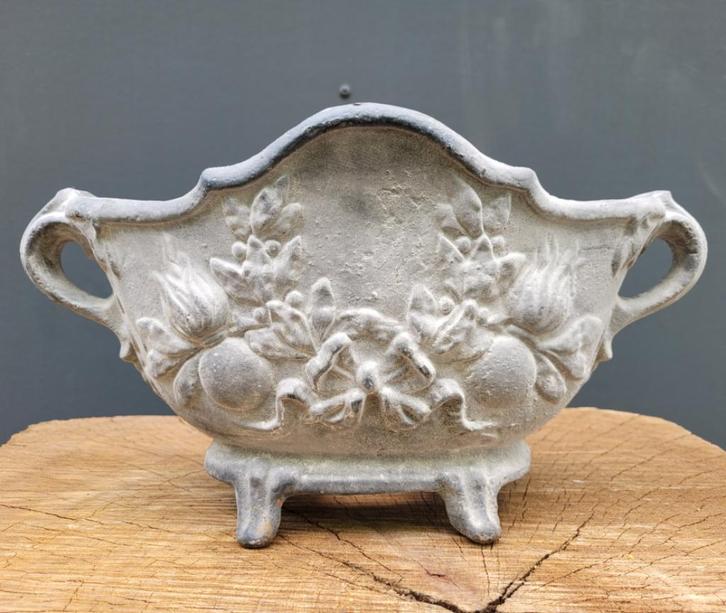 Franse gietijzeren bloembak jardiniere loodkleurig grijs, Tuin en Terras, Bloembakken en Plantenbakken, Zo goed als nieuw, Metaal