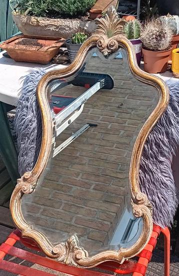 Leuke spiegel beschikbaar voor biedingen
