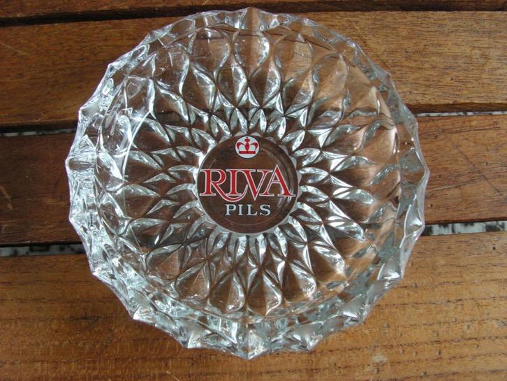 Vintage glazen asbak Riva pils., Verzamelen, Rookartikelen, Aanstekers en Luciferdoosjes, Zo goed als nieuw, Asbak, Ophalen of Verzenden