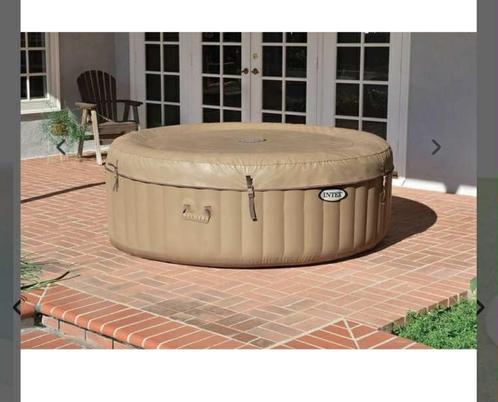 Intex Jacuzzi met toebehoren., Tuin en Terras, Bubbelbaden en Hottubs, Gebruikt, Opblaasbaar, Afdekzeil, Filter, Pomp, Ophalen