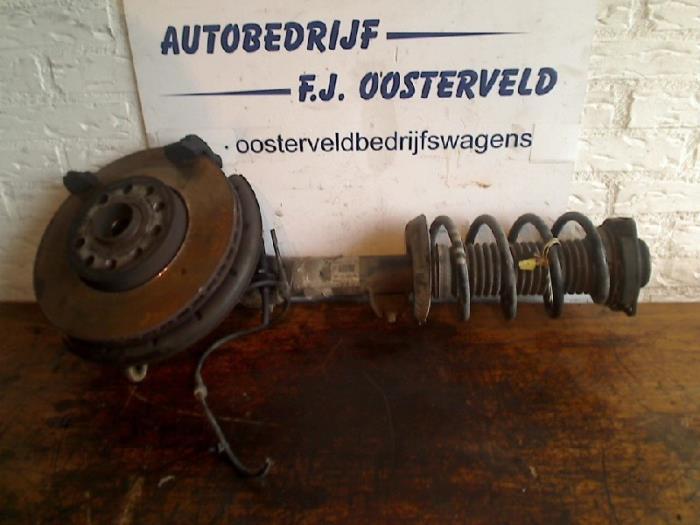 Schokdemperpoot links-voor van een Volkswagen Touran, Auto-onderdelen, Ophanging en Onderstel, Volkswagen, Gebruikt, 3 maanden garantie