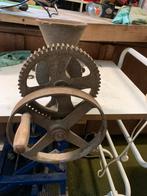 Très ancien moulin à café . Antiquité., Antiek en Kunst, Antiek | Gereedschap en Instrumenten, Ophalen