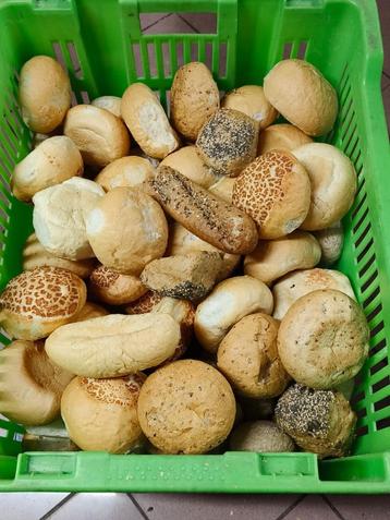 Gedroogde pistolets, brood , stokbrood  beschikbaar voor biedingen