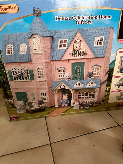 Sylvanian Families  Deluxe Celebration Home Gift Set, Kinderen en Baby's, Speelgoed | Poppenhuizen, Zo goed als nieuw, Ophalen