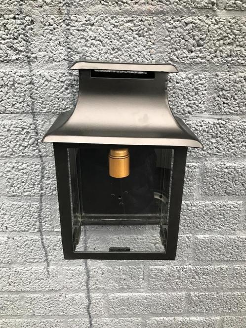 Mooie wandlamp / buitenlamp, vervaardigd uit aluminium, zwar, Antiek en Kunst, Curiosa en Brocante, Ophalen of Verzenden