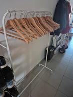 Houten hangers met kleding rek, Ophalen, Gebruikt