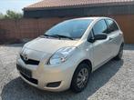 Toyota yaris met registratieverzoek, Auto's, Euro 5, Zwart, Beige, Handgeschakeld