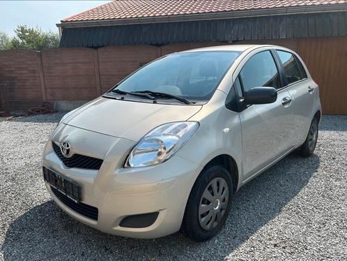 Toyota yaris met registratieverzoek, Auto's, Toyota, Particulier, Yaris, Benzine, Euro 5, 5 deurs, Handgeschakeld, Beige, Zwart
