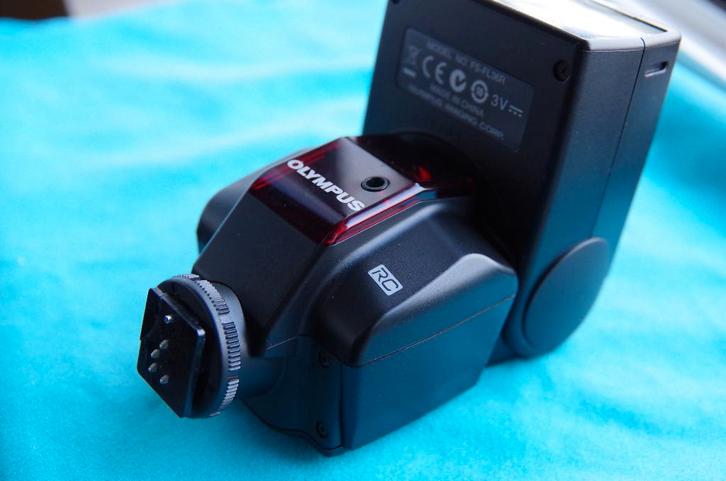 Flash électronique Olympus FL-36R, TV, Hi-fi & Vidéo, Photo | Flash, Comme neuf, Olympus, Inclinable, Enlèvement ou Envoi